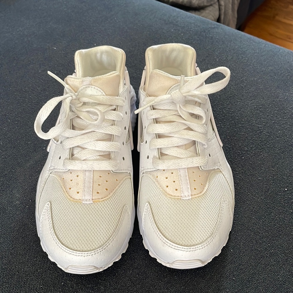 Nike running shoes, never worn outside 😌